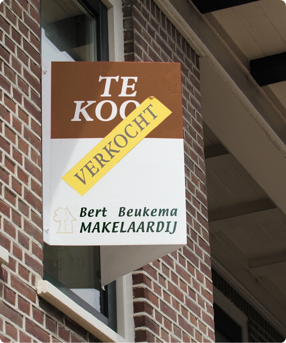 Bert Beukema Verkocht bord staand